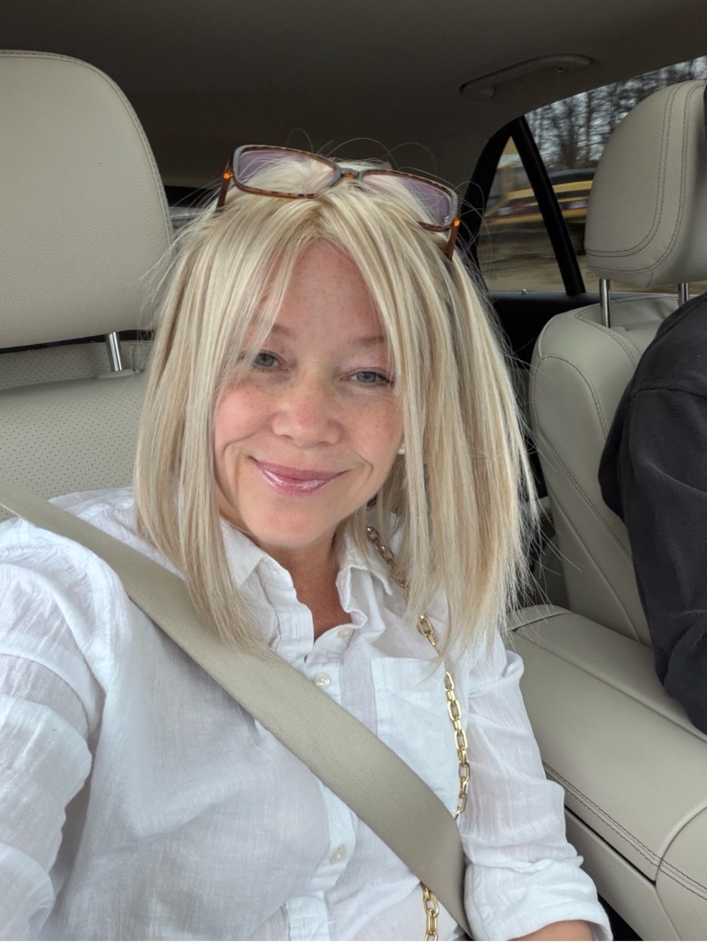 New!! Blonde Layered Bob Wig - Natural Light Blonde - Picture 2 of 4
